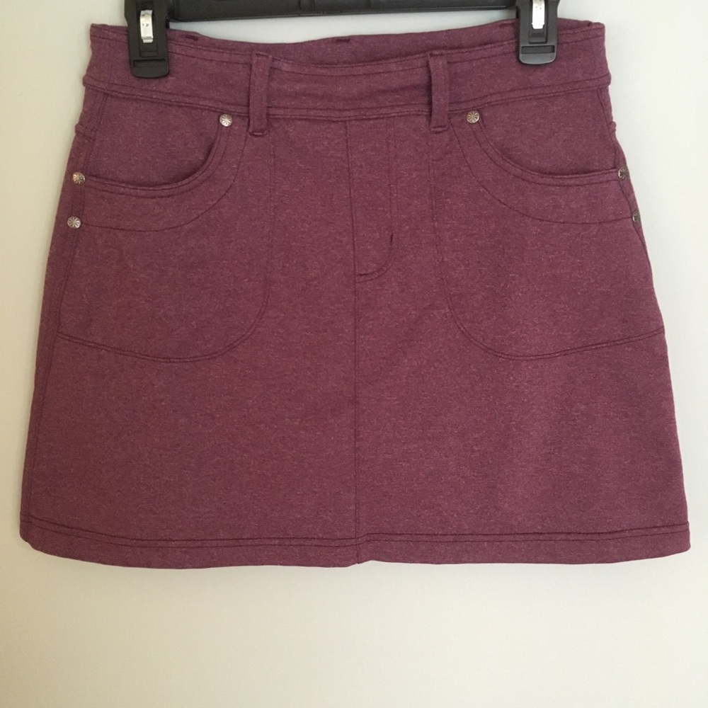 EUC Athleta skirt size small.